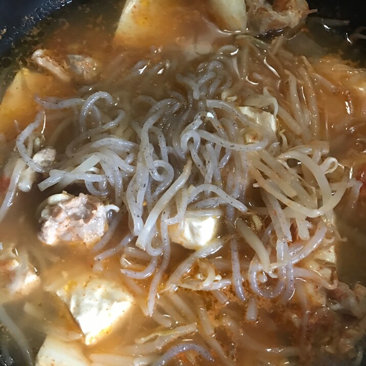 糸こんにゃくともやし 鶏肉のピリ辛鍋 レシピ 作り方 By ボンド子 楽天レシピ 糸こんにゃくともやし 鶏肉のピリ辛鍋 レシピ 作り方 By ボンド子 楽天レシピ